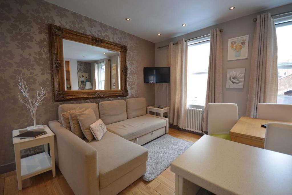 לונדון Cheerful 2 Bed Home With Terrace In Central Camden מראה חיצוני תמונה
