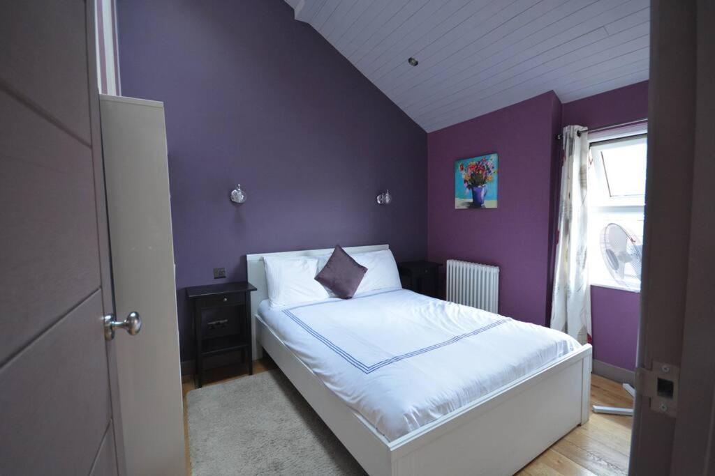 לונדון Cheerful 2 Bed Home With Terrace In Central Camden מראה חיצוני תמונה