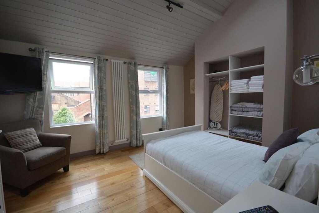 לונדון Cheerful 2 Bed Home With Terrace In Central Camden מראה חיצוני תמונה